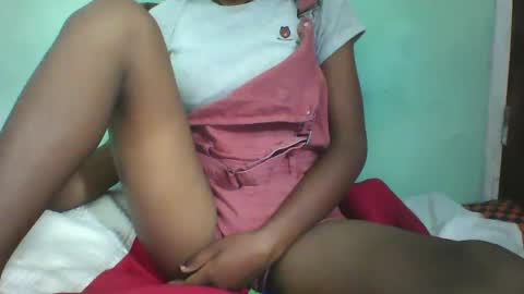 Snapshot of vounialdy chatting on 02/13/25, 06:48 vounialdy online show from 02/13/25, 06:48