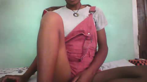 Snapshot of vounialdy chatting on 02/15/25, 06:02 vounialdy online show from 02/15/25, 06:02