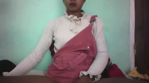 Snapshot of vounialdy chatting on 02/21/25, 01:44 vounialdy online show from 02/21/25, 01:44