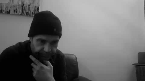 Snapshot of voyeuredeluxe chatting on 12/16/25, 09:03 voyeuredeluxe online show from 12/16/25, 09:03