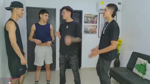 voyeurism_guys online show from 05/14/26, 11:00