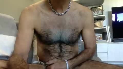 Enjoy guys of all ages if you are not on cam please dont ask for requests if i dont respond dont think im ignoring you i online show from 02/01/26, 06:50