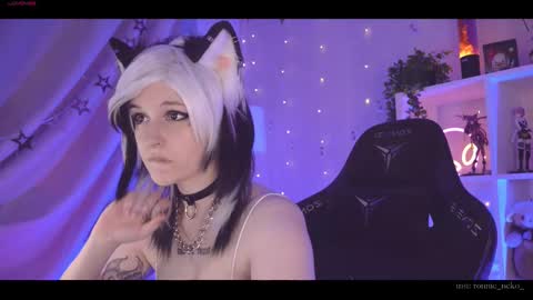 Snapshot of vronnier chatting on 02/27/25, 04:53 vronnier online show from 02/27/25, 04:53