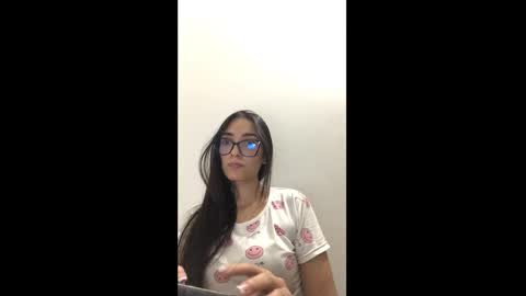 vsantini_ online show from 02/04/25, 03:54