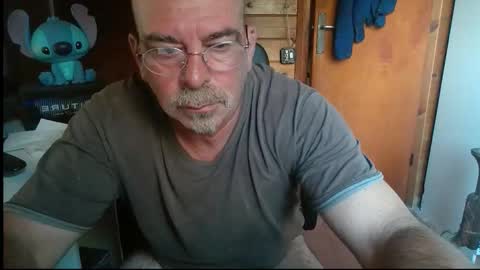 Snapshot of vuda77 chatting on 09/11/25, 06:57 oscar online show from 09/11/25, 06:57