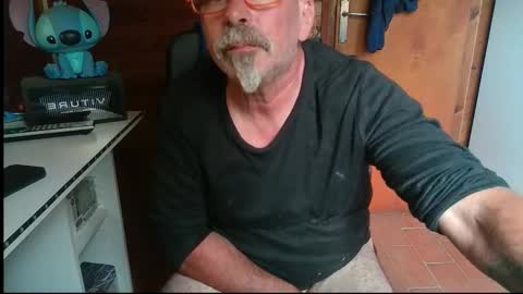 Snapshot of vuda77 chatting on 11/01/25, 01:24 oscar online show from 11/01/25, 01:24