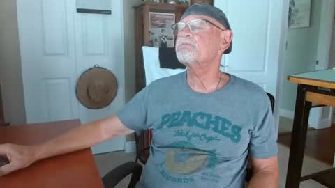 Snapshot of vueuorme chatting on 06/14/26, 02:52 Vueuorme online show from 06/14/26, 02:52