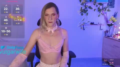 Snapshot of vulgar_wife chatting on 10/17/25, 10:23 Vikky online show from 10/17/25, 10:23