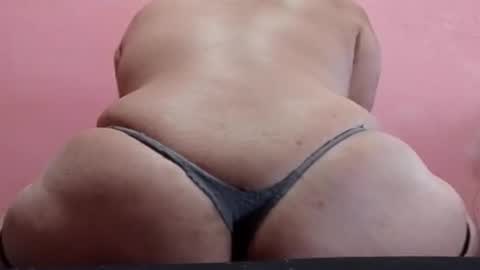 Snapshot of vyxsin chatting on 12/22/25, 02:47 vyxsin online show from 12/22/25, 02:47