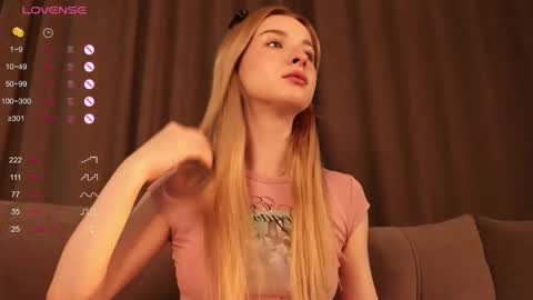 Snapshot of w1xll chatting on 11/15/25, 04:43 Nana online show from 11/15/25, 04:43