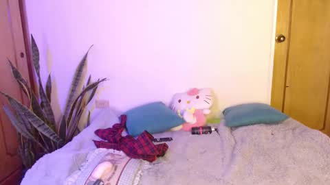 kitty SUPORT ME AND MY BABY SINGLE MOMY online show from 10/03/25, 05:21