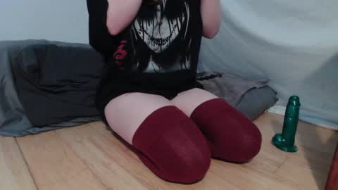 Rose online show from 09/15/25, 04:01