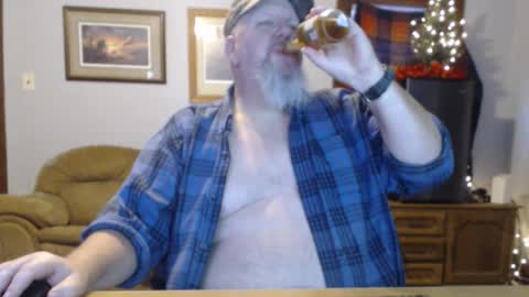 Snapshot of walkingbird chatting on 12/20/25, 09:11 walkingbird online show from 12/20/25, 09:11