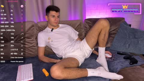 Snapshot of walt_enjoy chatting on 02/06/25, 04:25 Walt Enjoy online show from 02/06/25, 04:25