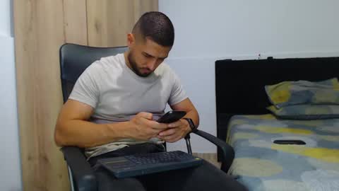 Snapshot of walter_brownn01 chatting on 11/12/25, 08:41 WALTER BROWN online show from 11/12/25, 08:41