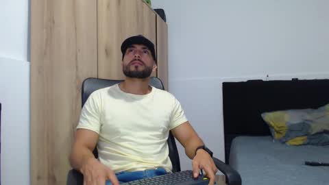 Snapshot of walter_brownn01 chatting on 11/15/25, 07:54 WALTER BROWN online show from 11/15/25, 07:54