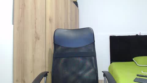 Snapshot of walter_brownn01 chatting on 11/24/25, 04:51 WALTER BROWN online show from 11/24/25, 04:51