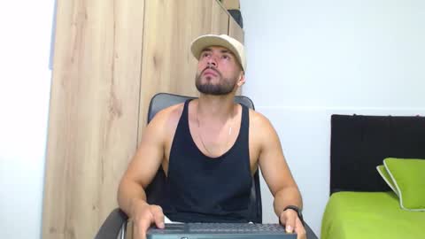 Snapshot of walter_brownn01 chatting on 11/29/25, 04:21 WALTER BROWN online show from 11/29/25, 04:21