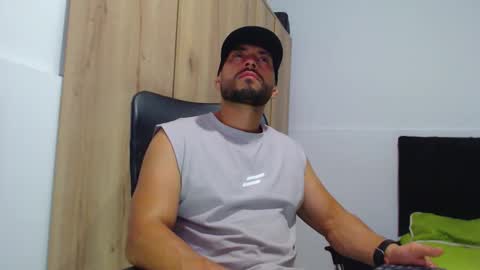 Snapshot of walter_brownn01 chatting on 12/05/25, 05:27 WALTER BROWN online show from 12/05/25, 05:27