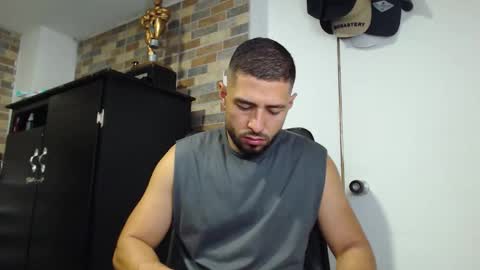 Snapshot of walter_brownn01 chatting on 12/14/25, 02:11 WALTER BROWN online show from 12/14/25, 02:11