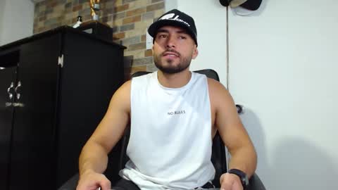 Snapshot of walter_brownn01 chatting on 12/18/25, 10:27 WALTER BROWN online show from 12/18/25, 10:27