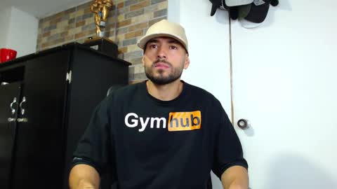 Snapshot of walter_brownn01 chatting on 12/20/25, 07:21 WALTER BROWN online show from 12/20/25, 07:21