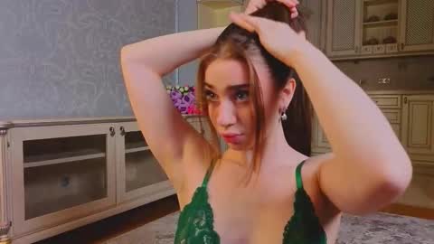 Snapshot of wandabraund chatting on 09/17/25, 04:25 hello guys im Lilian online show from 09/17/25, 04:25