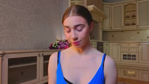 Snapshot of wandabraund chatting on 09/18/25, 03:08 hello guys im Lilian online show from 09/18/25, 03:08