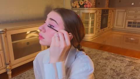 Snapshot of wandabraund chatting on 10/11/25, 03:06 hello guys im Lilian online show from 10/11/25, 03:06