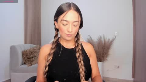 Snapshot of wandathompson_ chatting on 12/05/24, 11:05 Wanda online show from 12/05/24, 11:05
