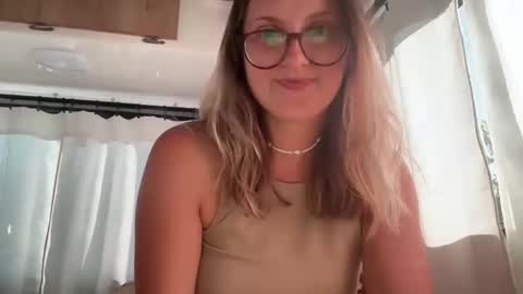 Snapshot of wanderlustjade chatting on 02/10/25, 08:42 Jade Adonis online show from 02/10/25, 08:42