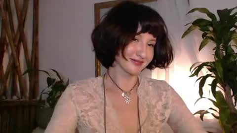 Snapshot of wanderwhitch chatting on 07/09/26, 12:15 Miya online show from 07/09/26, 12:15