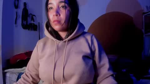 Snapshot of waningrosee chatting on 12/16/24, 02:04 Waningrose Lu online show from 12/16/24, 02:04