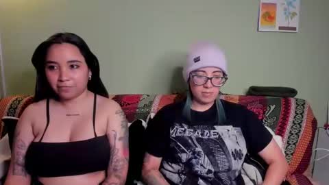 Snapshot of waningrosee chatting on 02/16/25, 05:48 Waningrose Lu online show from 02/16/25, 05:48