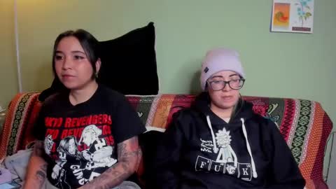 Snapshot of waningrosee chatting on 02/19/25, 01:18 Waningrose Lu online show from 02/19/25, 01:18