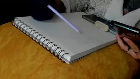 Snapshot of waningrosee chatting on 03/08/25, 07:42 Waningrose Lu online show from 03/08/25, 07:42