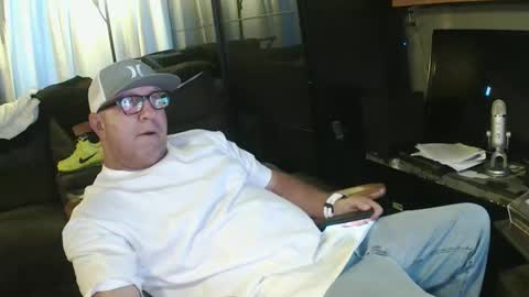Snapshot of wantitbutyoucanthaveit chatting on 04/19/26, 01:32 inittogetitin online show from 04/19/26, 01:32