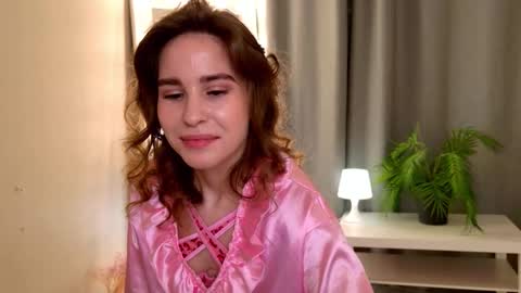 Snapshot of warmbloom chatting on 11/11/25, 09:26 Milana online show from 11/11/25, 09:26