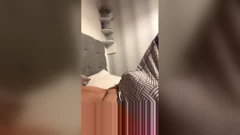 Snapshot of watchmethrob69 chatting on 12/18/25, 12:22 watchmethrob69 online show from 12/18/25, 12:22