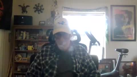 Snapshot of waterfire420 chatting on 03/07/25, 11:27 waterfire420 online show from 03/07/25, 11:27