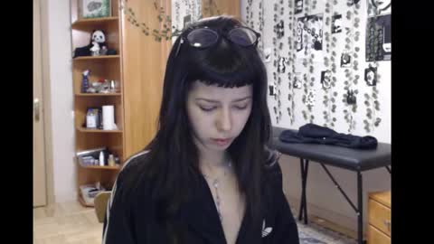 Mina online show from 11/21/25, 05:44