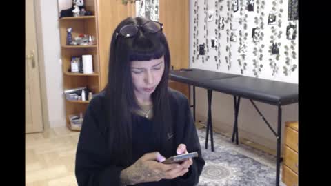 Mina online show from 11/22/25, 09:36