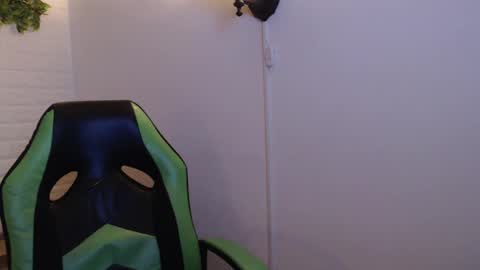 Trixie 3 online show from 03/01/25, 12:34