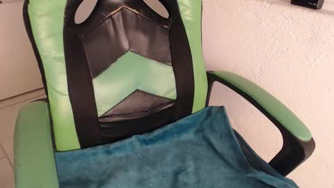 Trixie 3 online show from 11/12/25, 02:17