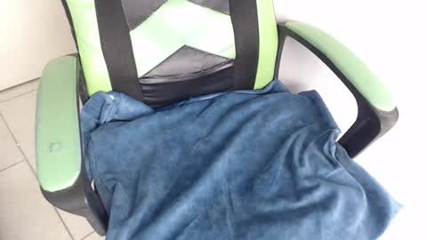 Trixie 3 online show from 12/20/25, 02:02