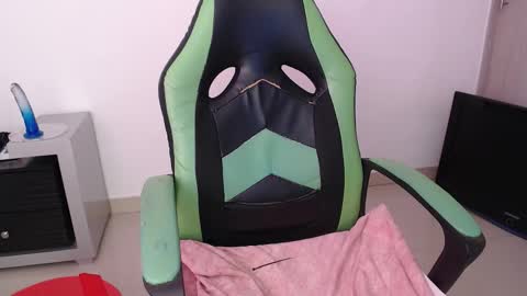 Snapshot of we_n_you chatting on 03/07/26, 08:17 Trixie 3 online show from 03/07/26, 08:17