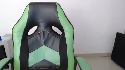 Snapshot of we_n_you chatting on 03/10/26, 02:22 Trixie 3 online show from 03/10/26, 02:22