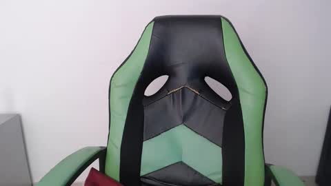 Snapshot of we_n_you chatting on 03/23/26, 01:48 Trixie 3 online show from 03/23/26, 01:48