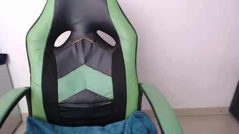 Snapshot of we_n_you chatting on 03/29/26, 02:28 Trixie 3 online show from 03/29/26, 02:28