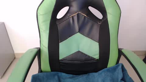 Snapshot of we_n_you chatting on 04/10/26, 02:00 Trixie 3 online show from 04/10/26, 02:00